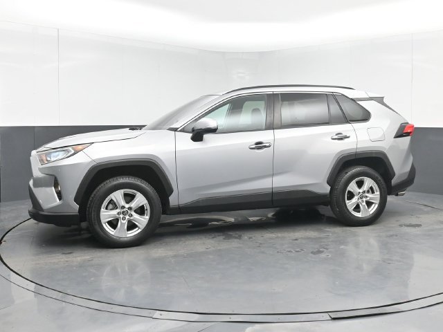 Used 2021 Toyota RAV4 XLE w/ Convenience Package FWD image 11
