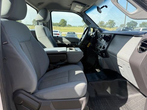 Used 2015 Ford F550 4x4 Regular Cab Super Duty image 8