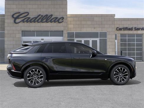 New 2026 Cadillac Lyriq Sport w/ LPO, Floor Liner Package image 5