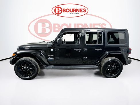 Used 2023 Jeep Wrangler Unlimited Sahara w/ Cold Weather Group AWD/4WD image 8