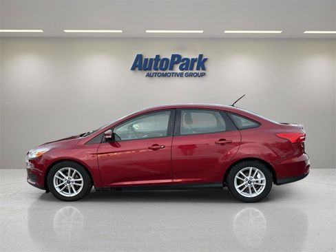 Used 2017 Ford Focus SE image 4