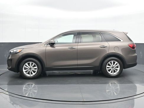 Used 2019 Kia Sorento LX w/ LX Convenience Package image 3