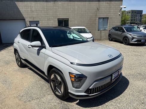 Certified 2024 Hyundai Kona Limited FWD image 9