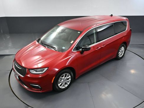 Used 2024 Chrysler Pacifica Touring-L FWD image 58