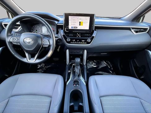 Used 2025 Toyota Corolla Cross AWD Hybrid w/ Moonroof Package image 17