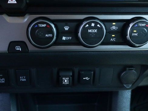 Used 2022 Toyota Tacoma SR5 w/ Technology Package image 31