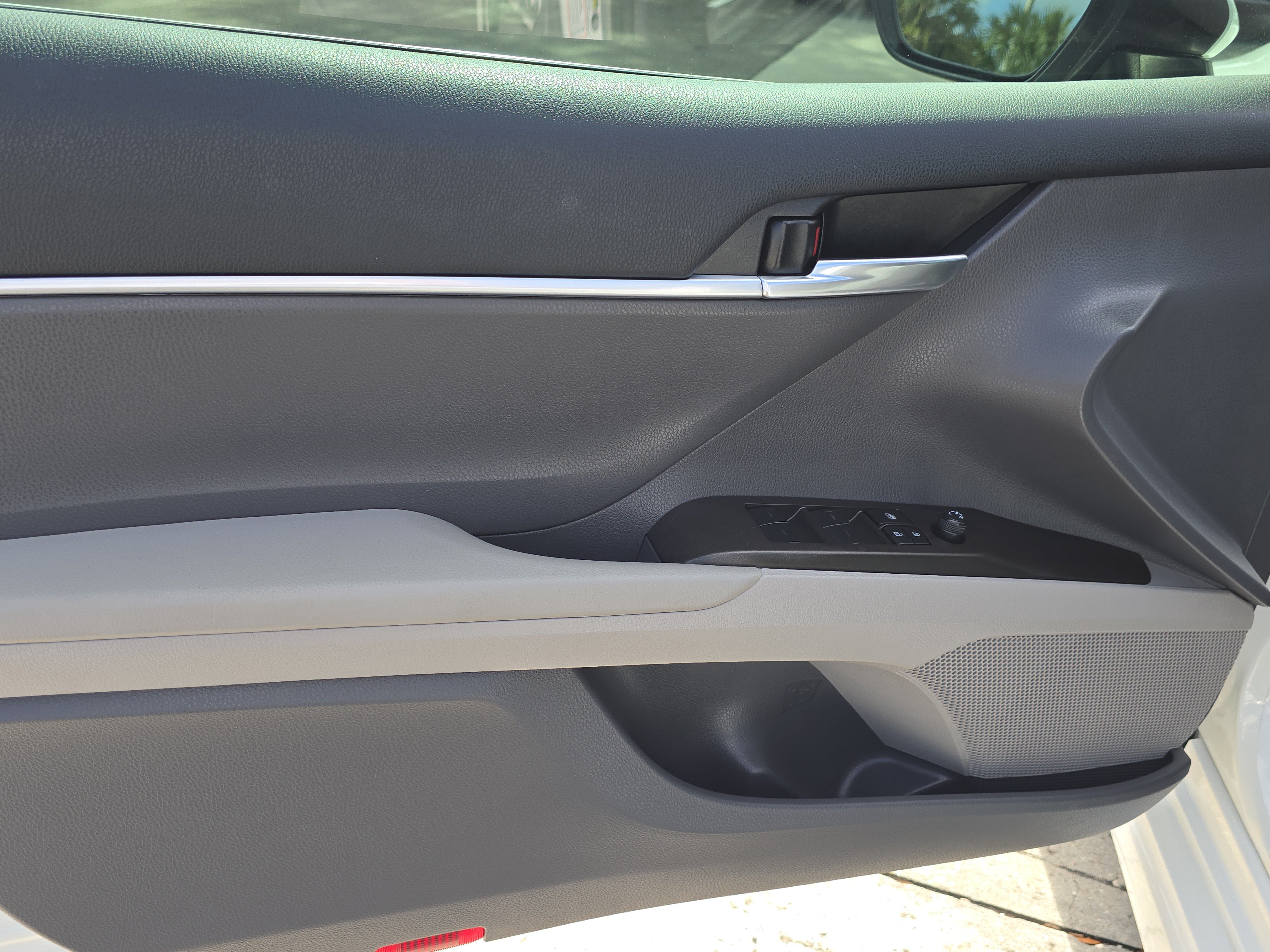 Used 2022 Toyota Camry SE w/ Audio Upgrade Package FWD image 17