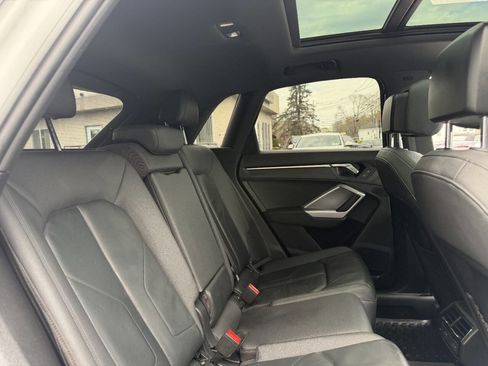 Used 2020 Audi Q3 2.0T Premium image 27