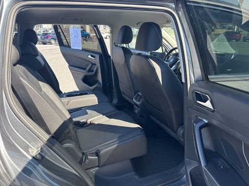 Used 2023 Volkswagen Tiguan SE image 11
