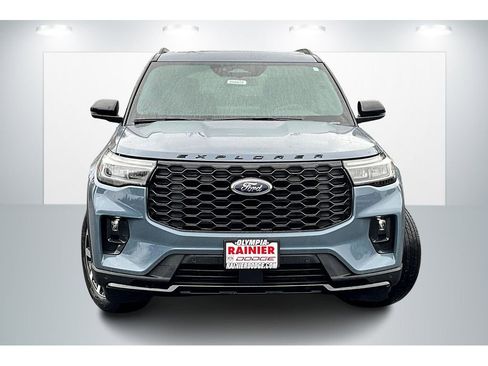 Used 2025 Ford Explorer ST-Line image 3