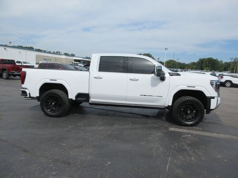 Used 2025 GMC Sierra 2500 Denali w/ Denali Reserve Package AWD/4WD image 4