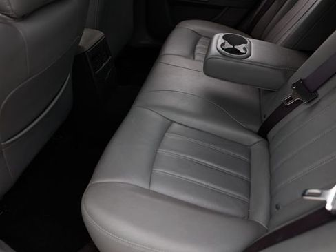 Used 2005 Chrysler 300 C w/ Protection Group II image 10