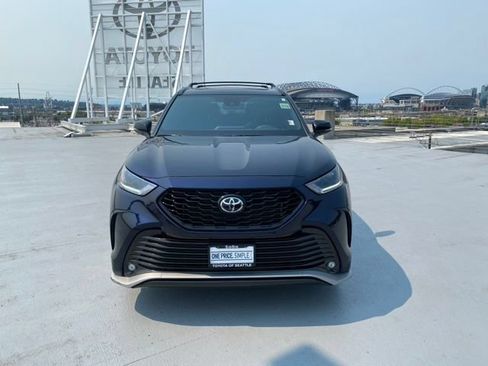 Used 2022 Toyota Highlander XSE AWD/4WD image 3