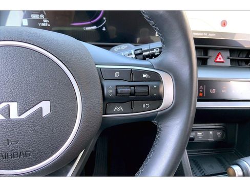 Used 2025 Kia Sportage EX FWD image 17