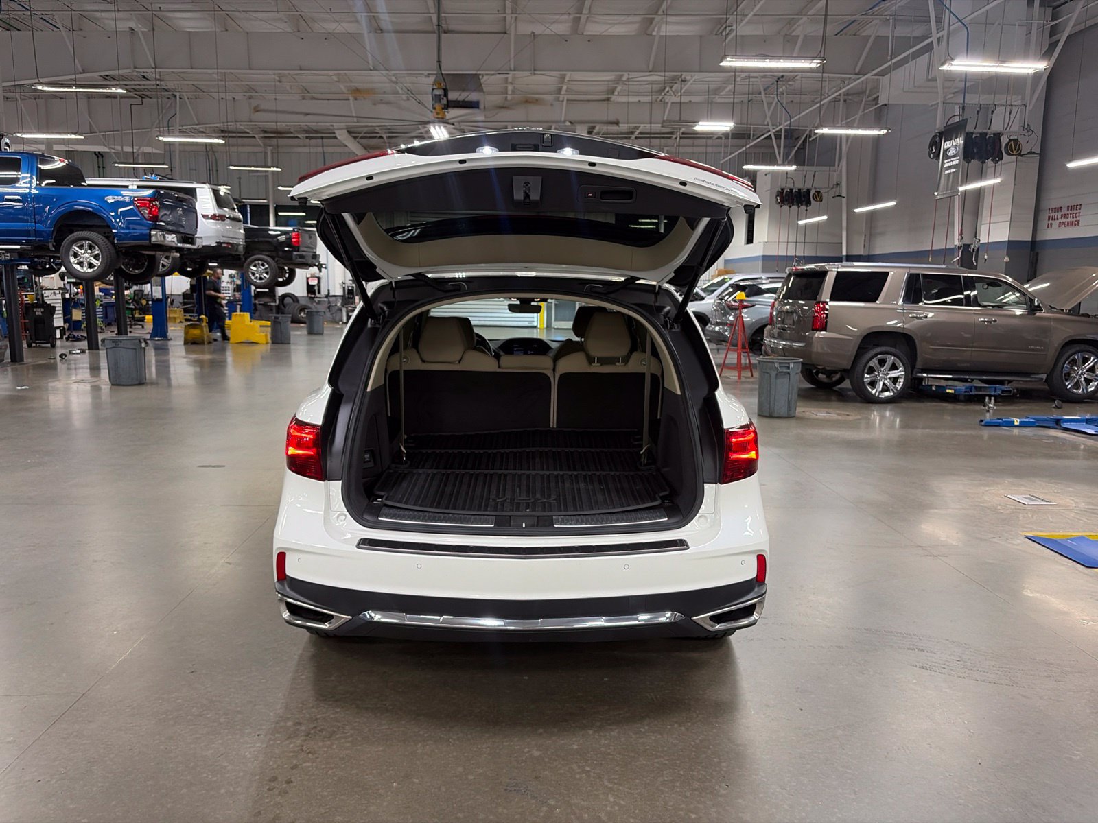 Used 2018 Acura MDX SH-AWD image 12