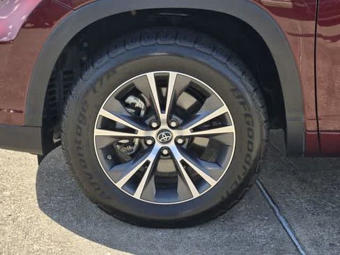 Used 2016 Toyota Highlander XLE FWD image 8