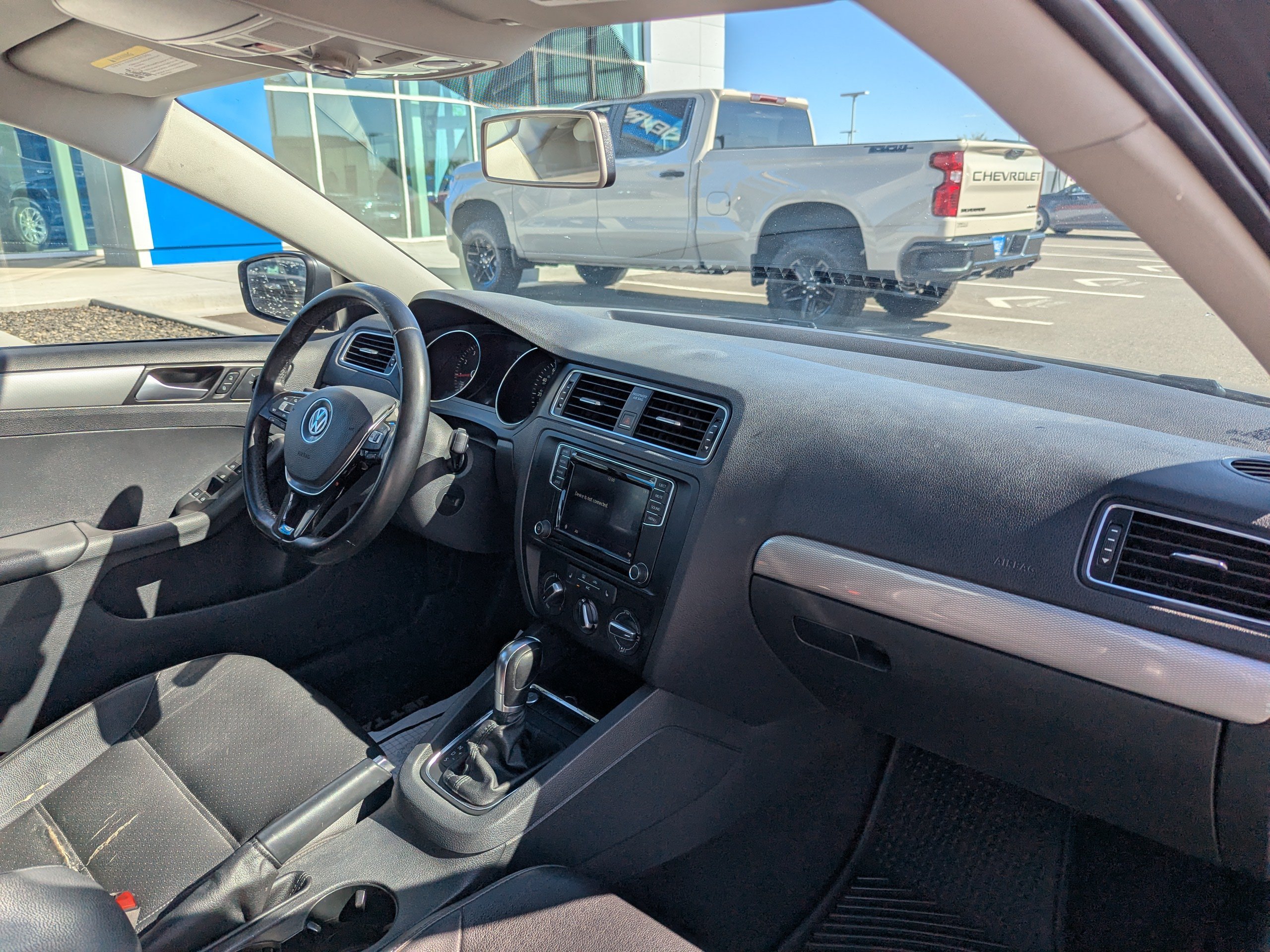 Used 2017 Volkswagen Jetta SE FWD image 40