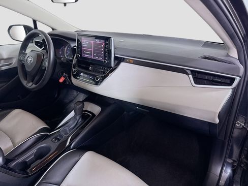 Used 2020 Toyota Corolla LE image 29