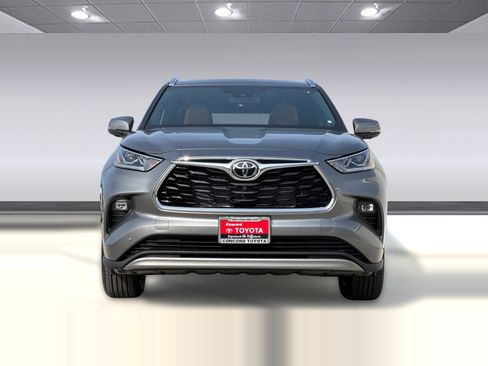 New 2026 Toyota Highlander Platinum image 5