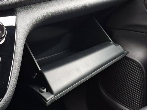 Used 2025 Chrysler Pacifica Select image 26