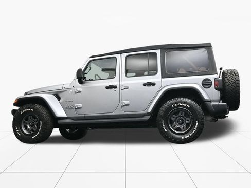 Used 2020 Jeep Wrangler Unlimited Sahara AWD/4WD image 38