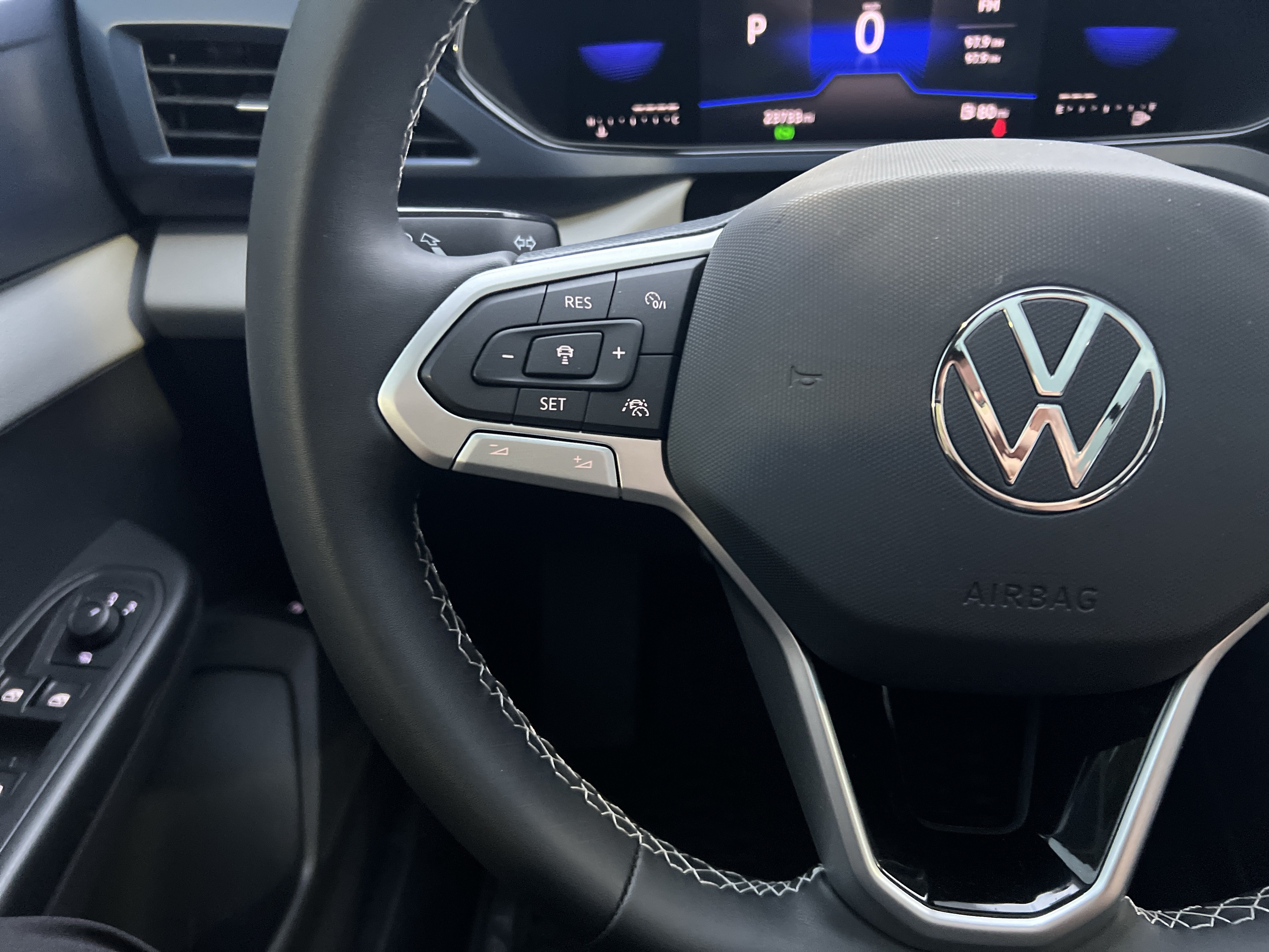 Used 2023 Volkswagen Taos SE w/ Panoramic Sunroof Package FWD image 15