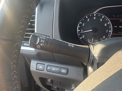 Used 2022 Nissan Frontier SV RWD image 11