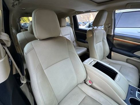 Used 2017 Toyota Highlander Limited image 41