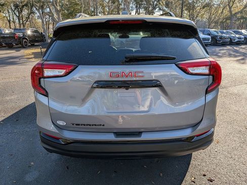 Used 2023 GMC Terrain SLE w/ Driver Convenience Package image 4