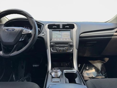 Used 2018 Ford Fusion SE w/ Fusion SE Technology Package FWD image 13