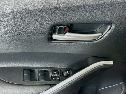 Used 2023 Toyota Corolla Cross XLE FWD image 17