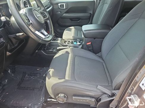 Used 2019 Jeep Wrangler Unlimited Sahara AWD/4WD image 28