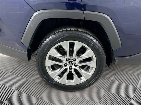 Used 2021 Toyota RAV4 XLE Premium image 30