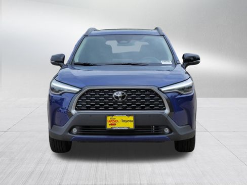 Used 2025 Toyota Corolla Cross XLE w/ Convenience Package AWD/4WD image 2
