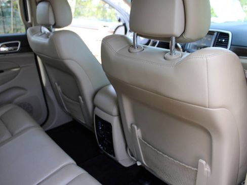 Used 2017 Jeep Grand Cherokee Limited image 39