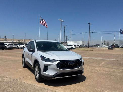 Used 2025 Ford Escape Active AWD/4WD image 2