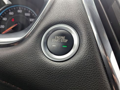 Used 2023 Chevrolet Traverse RS FWD image 21