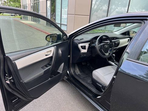 Used 2016 Toyota Corolla LE FWD image 7