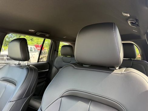 New 2025 Jeep Grand Cherokee Limited w/ Black Appearance Package image 20