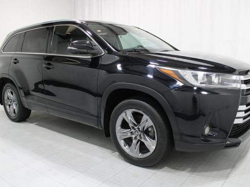 Used 2018 Toyota Highlander Limited Platinum AWD/4WD image 4