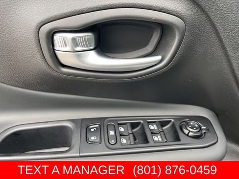 Used 2022 Jeep Renegade Trailhawk w/ Trailer Tow Group AWD/4WD image 16
