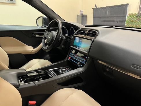 Used 2020 Jaguar F-PACE Premium image 15