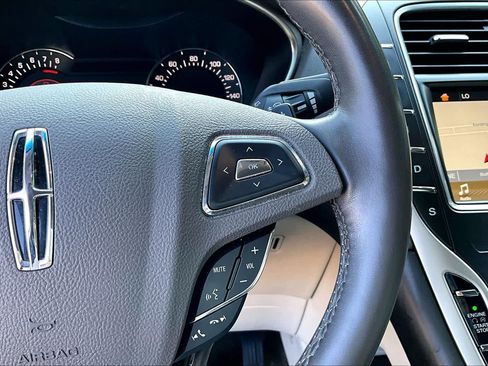 Used 2018 Lincoln MKX Select w/ Select Plus Package FWD image 25