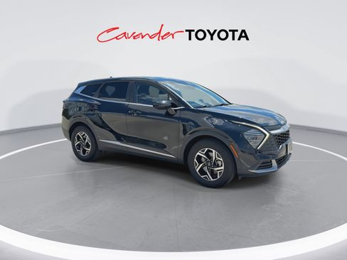 Used 2025 Kia Sportage LX FWD image 2