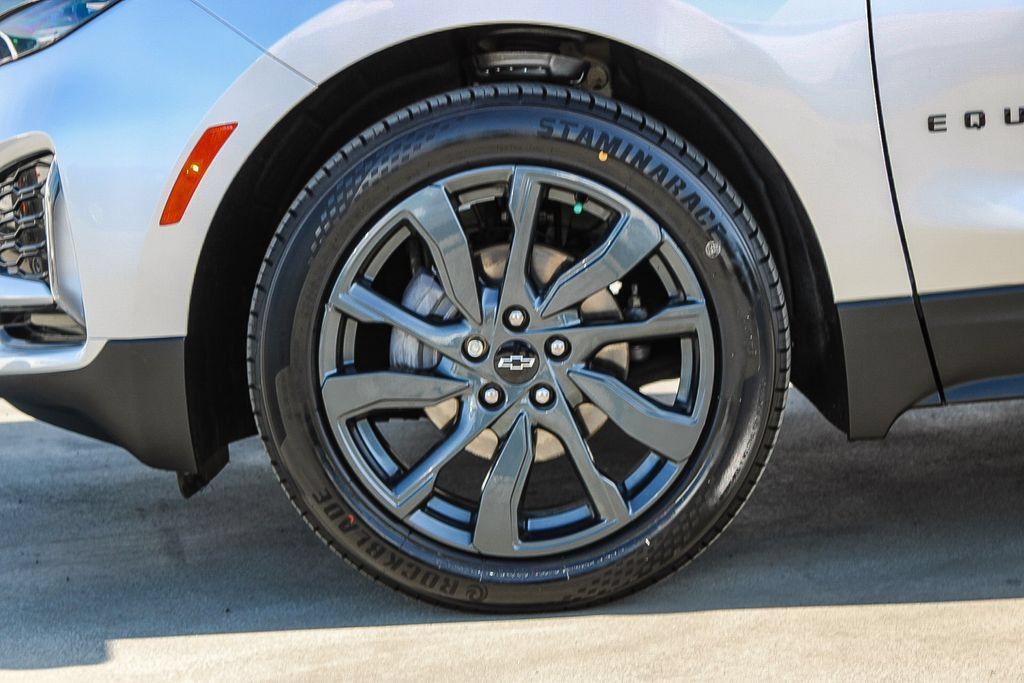 Used 2022 Chevrolet Equinox RS FWD image 11