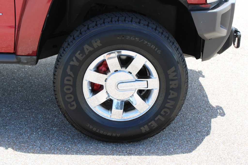 Used 2010 HUMMER H3T w/ Appearance Package AWD/4WD image 7