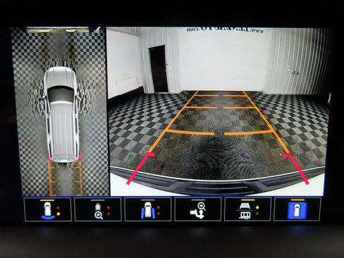 Used 2024 GMC Yukon AT4 image 17