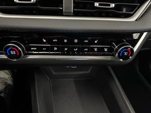 Used 2026 Chevrolet Equinox LT w/ Convenience Package II image 19