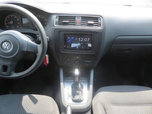 Used 2011 Volkswagen Jetta S FWD image 17