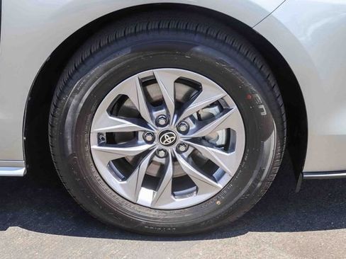 Used 2025 Toyota Sienna XLE w/ XLE Plus Package FWD image 10